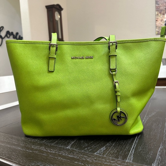 Lime Green Michael Kors tote bag with zipper - Picture 1 of 11
